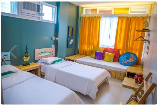 Flotsam And Jetsam Artist Beach Hostel San Juan  Bagian luar foto