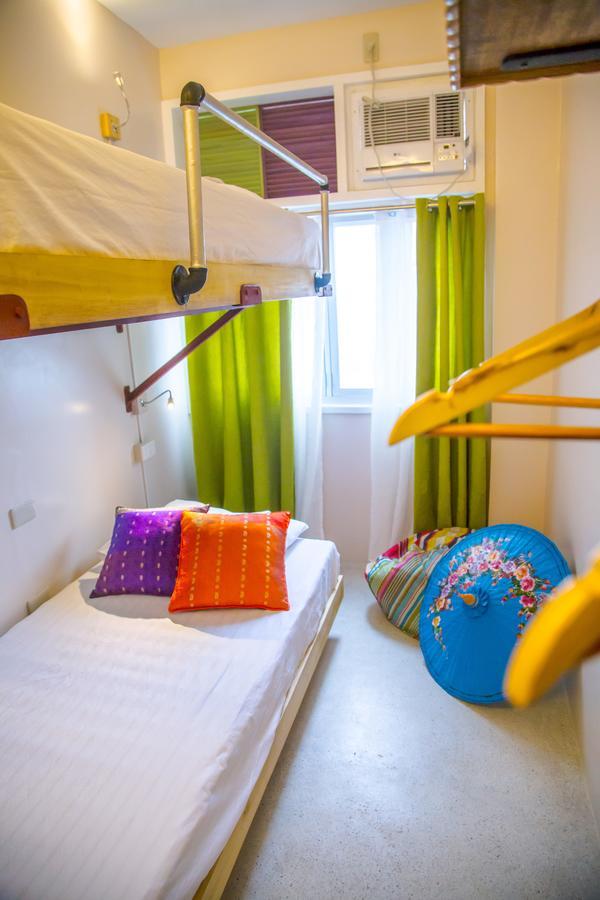 Flotsam And Jetsam Artist Beach Hostel San Juan  Bagian luar foto