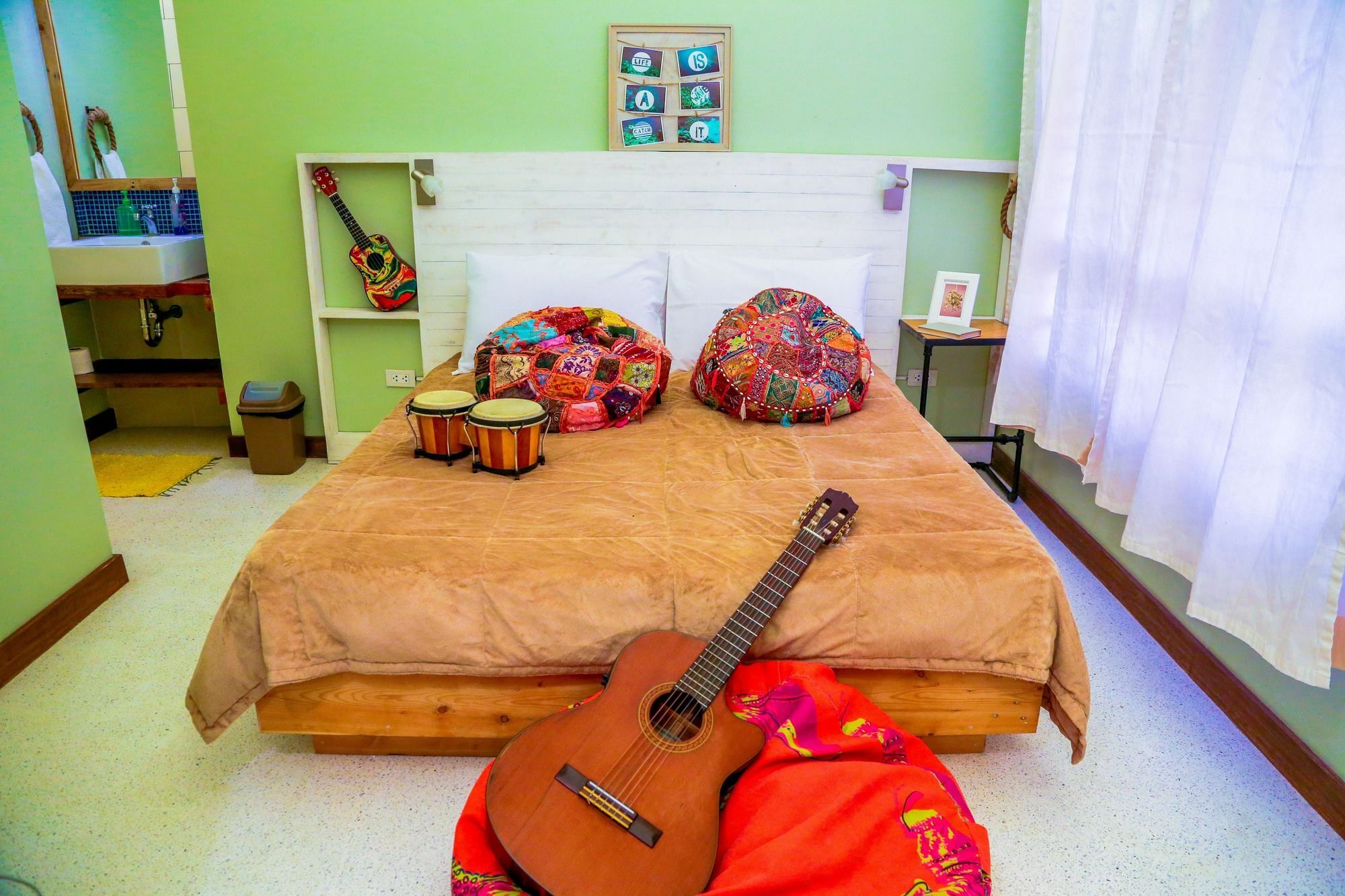 Flotsam And Jetsam Artist Beach Hostel San Juan  Bagian luar foto