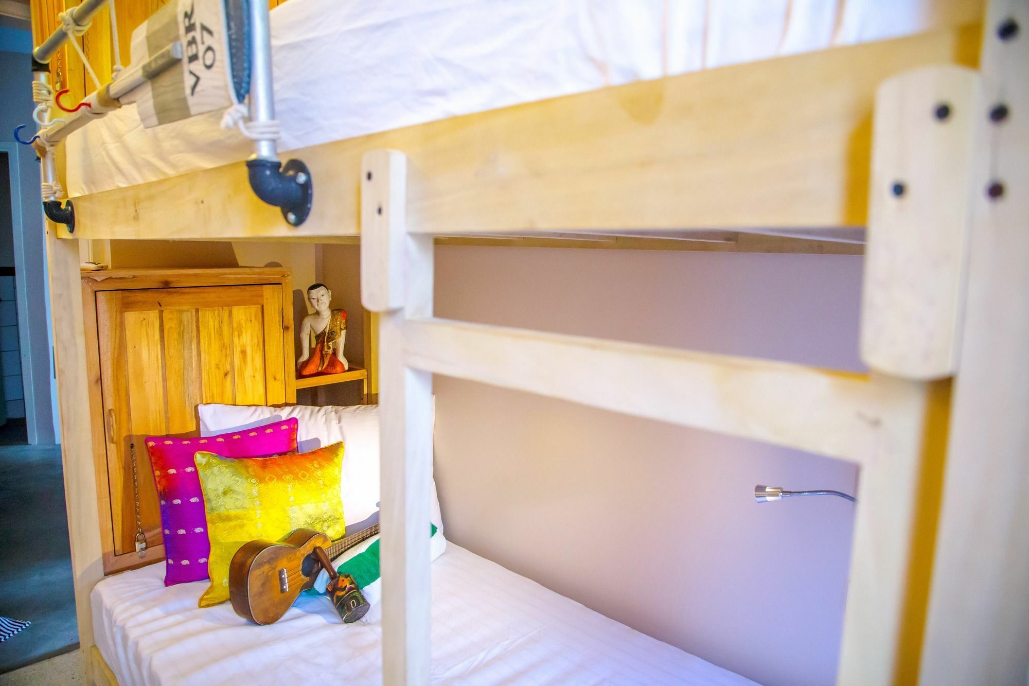 Flotsam And Jetsam Artist Beach Hostel San Juan  Bagian luar foto